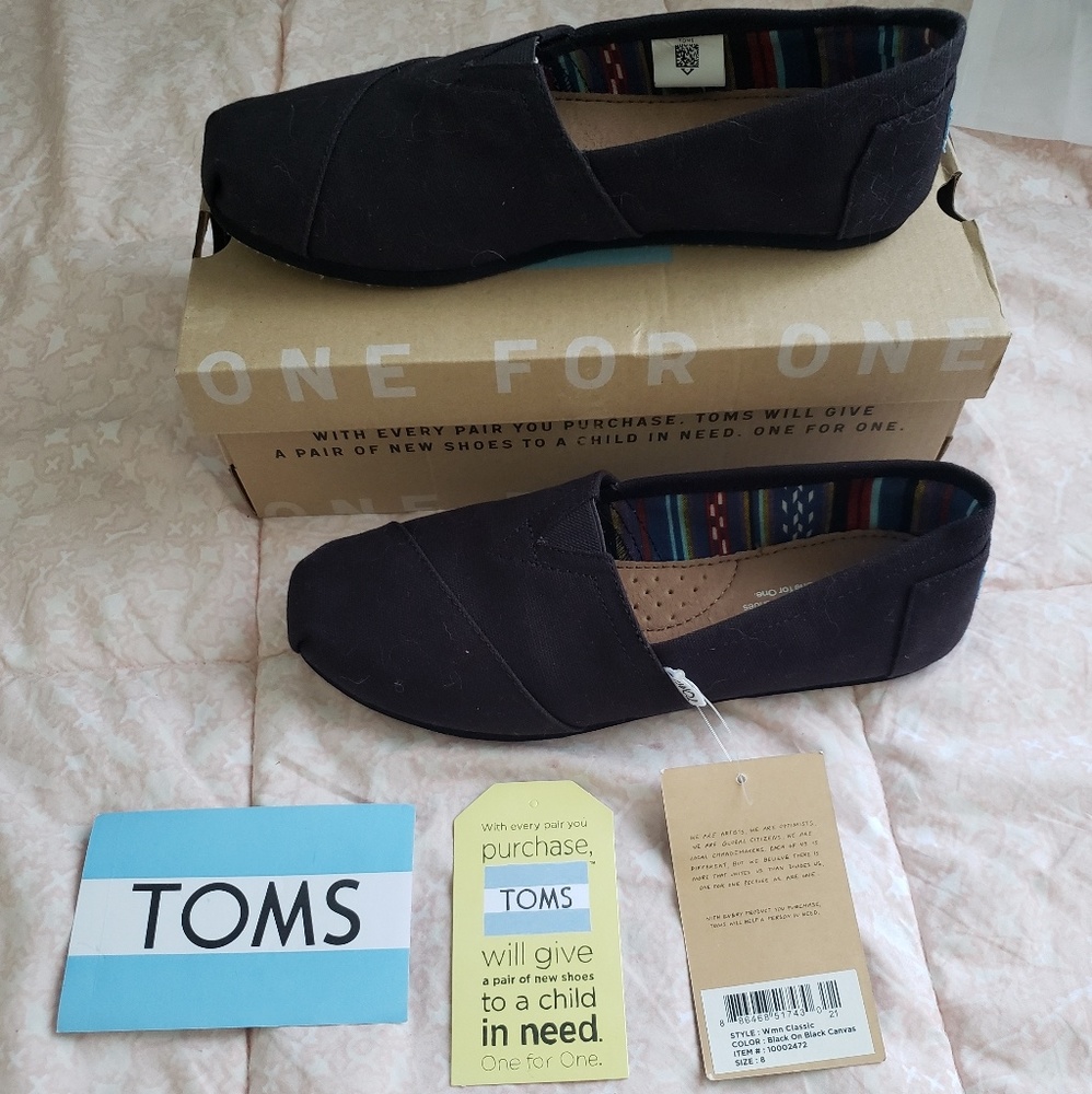 All black toms